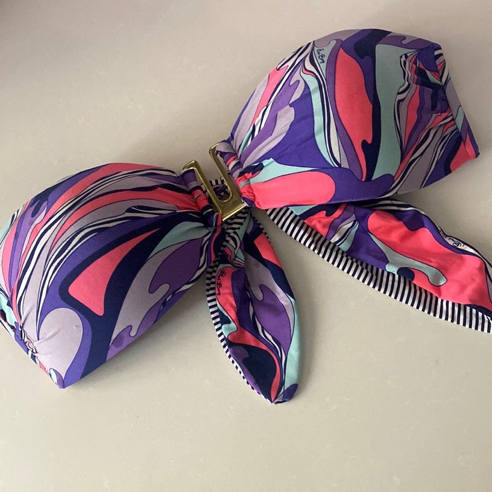 ♥️… Beach Bunny Bandeu Bikini Top